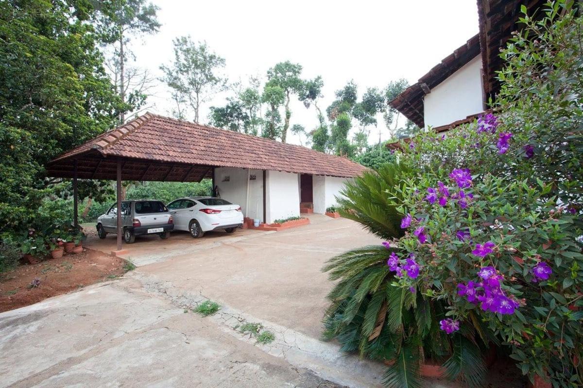 Sardar Bahadur'S Heritage Bungalow Estate Stay Napoklu Exterior foto